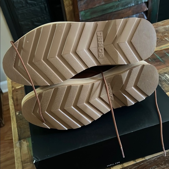 Women's Brown Leather Winter Boots.New in box - Picture 4 of 4